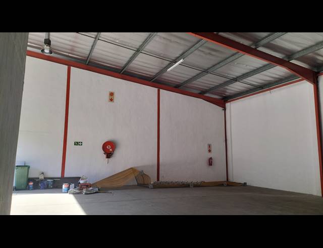 342M² WAREHOUSE TO LET IN SPRINGFIELD